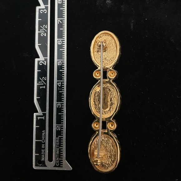 Gold Triple Faux Pearl & Zirconia Brooch/Pin - Picture 2 of 2